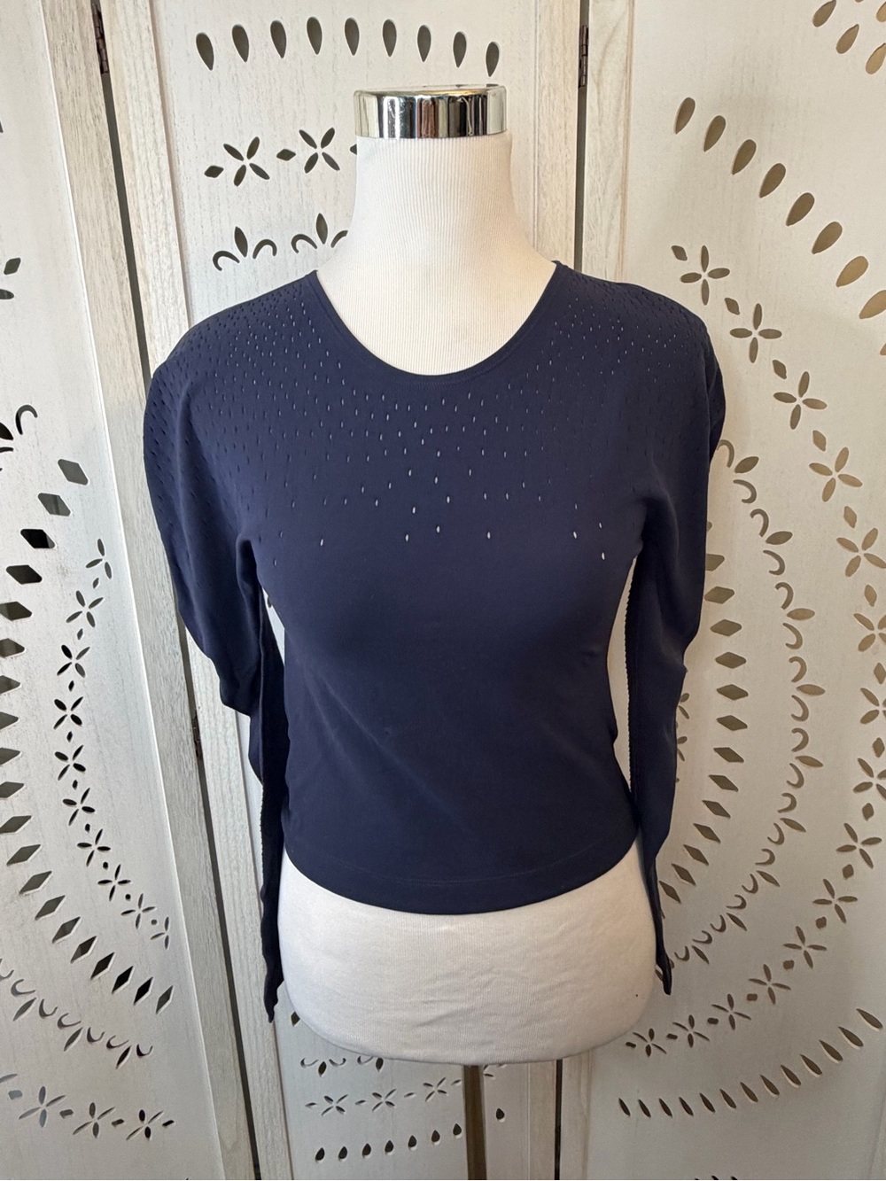 Navy Fabletics Long Sleeve Workout Top with Cutout Detail and Ruched Sleeves